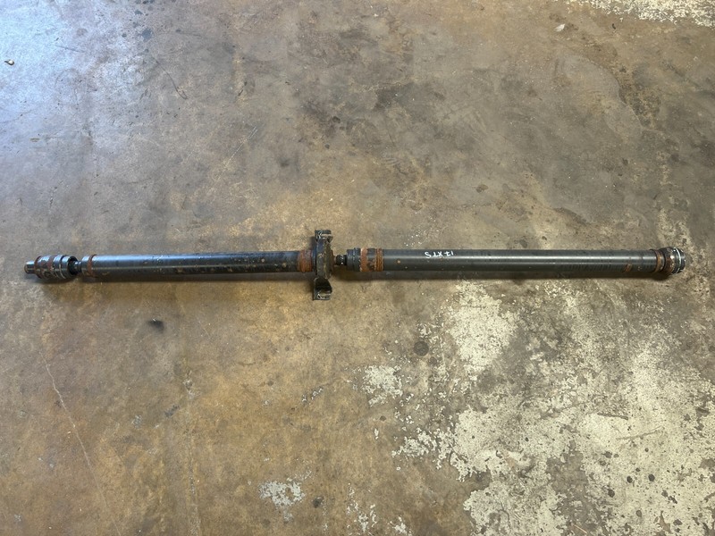 17-18 Cadillac XT5 AWD A/T REAR DRIVESHAFT PROPELLER DRIVE SHAFT OEM 84009480