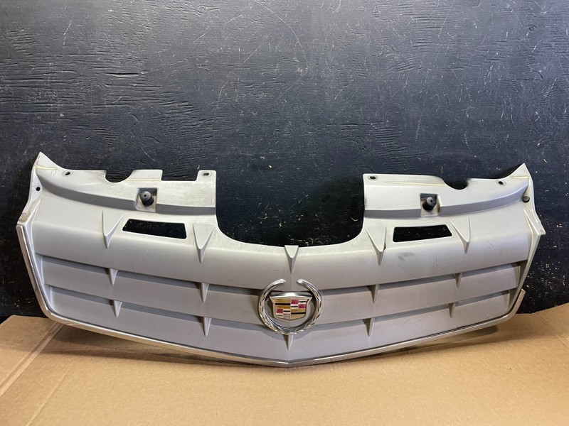 2004 to 2005 Cadillac SRX Front Upper Grille Grill OEM AB2943 DG
