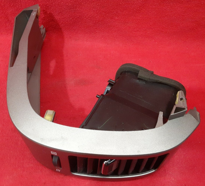 2004 - 2009 Toyota Prius - Front Right / Pass. Outer Vent / Bezel - 55650-47020