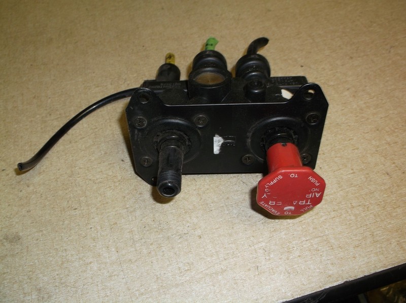International 3592131C91 Bendix Brake Control Valve 5013475 *FREE SHIPPING*