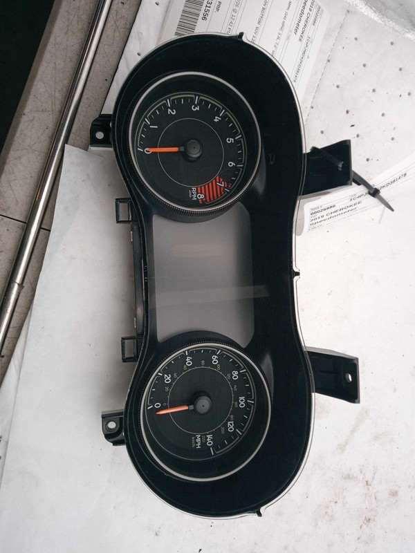2019 Jeep Cherokee Speedometer Gauge OEM Grey 3.2L - Small Crack, 69k Miles