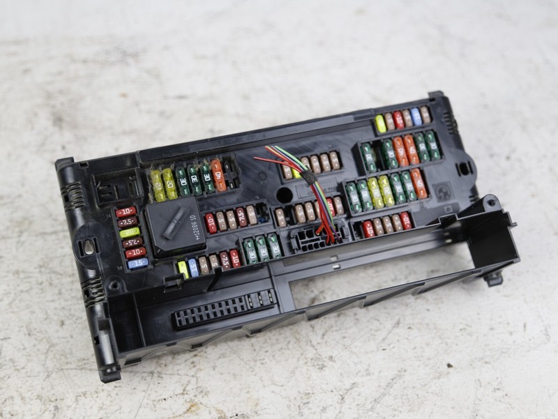 Genuine BMW OEM BCM Fuse Box 9252815 for 2011-2016 M5 550i 535i 528i Used