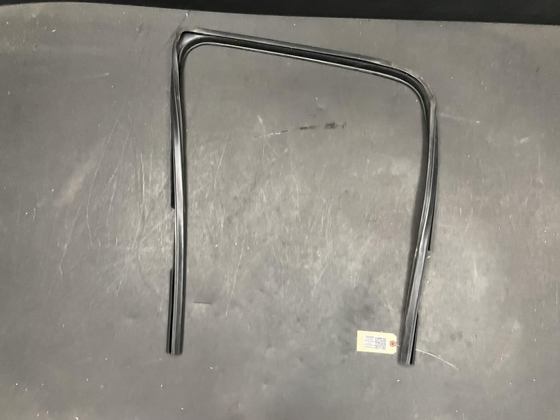 Rear Left Door Window Glass Run Channel 2018 Dodge RAM 1500 55112367AH 2013-2022