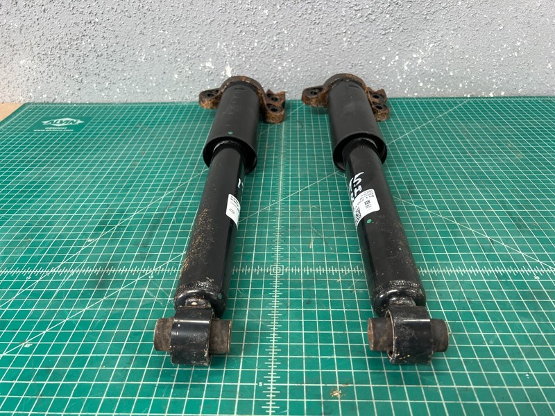 17-19 Cadillac XT5 REAR SUSPENSION SHOCK ABSORBER STRUT PAIR SET OEM