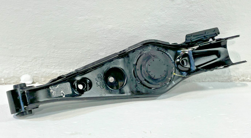 2021-2023 HYUNDAI SANTA FE REAR RIGHT SIDE LOWER CONTROL ARM SPRING PERCH 101951
