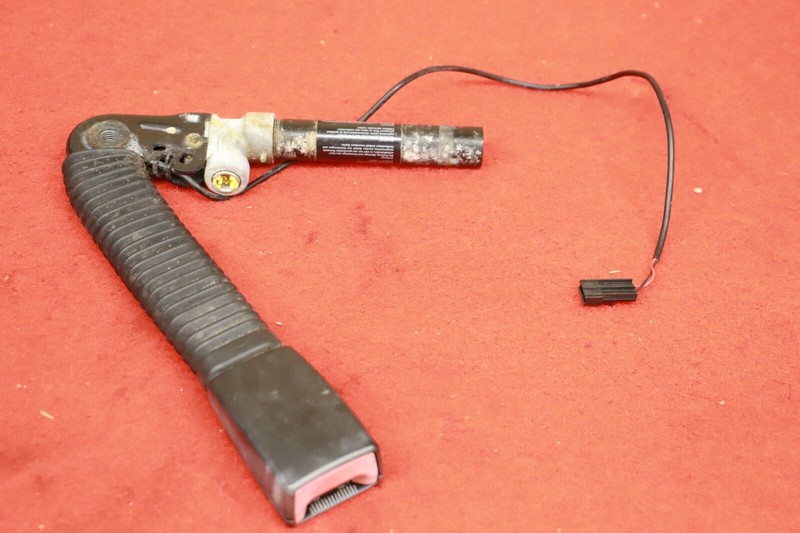 BMW E60 528 535 550 M5 Front Right Passenger Side Seat Belt Buckle Tensioner OEM