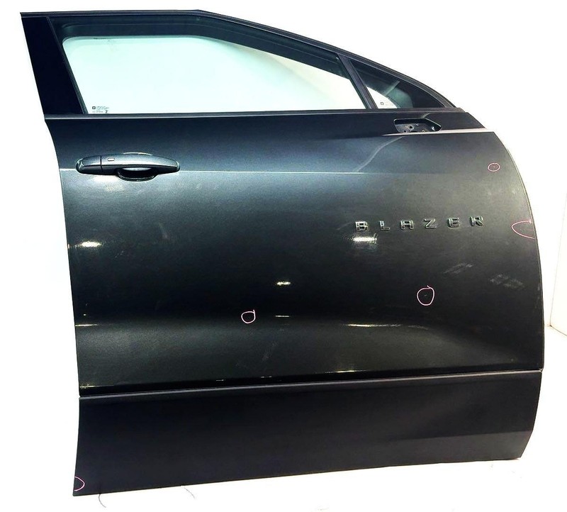 2019-2024 Chevy Blazer 2Lt RH Passenger Front Door Assembly Gray has Scratches