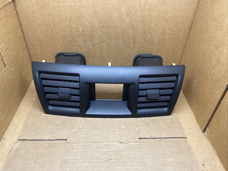 2008-2013 Toyota Highlander Center Dash AC Air Vents Radio Trim Bezel OEM