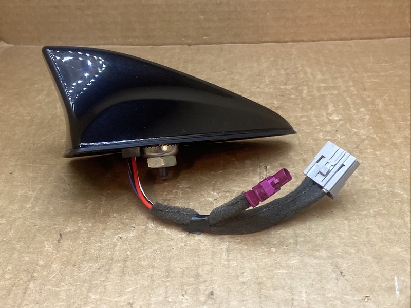 2013-2016 Hyundai Santa Fe Roof Mounted Radio Shark Fin Antenna Becketts Black