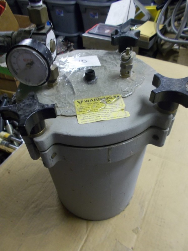 Nordson EFD Cast Aluminum Pressure Tank w/ 100 PSI Max Gauge *FREE SHIPPING*