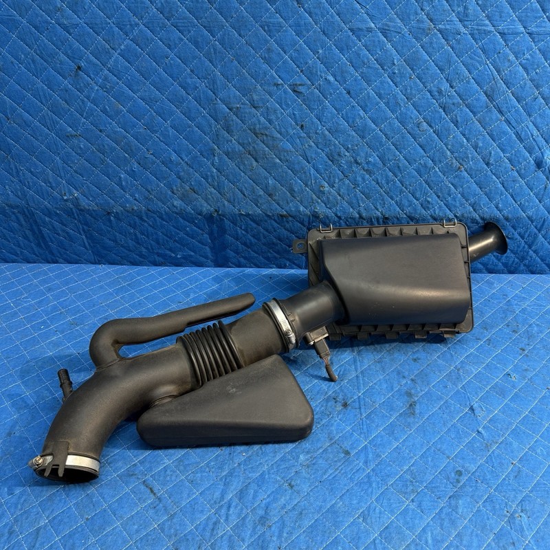 05-11 Ford Crown Victoria Air Box Intake Tube OEM 6W13-9600-AA