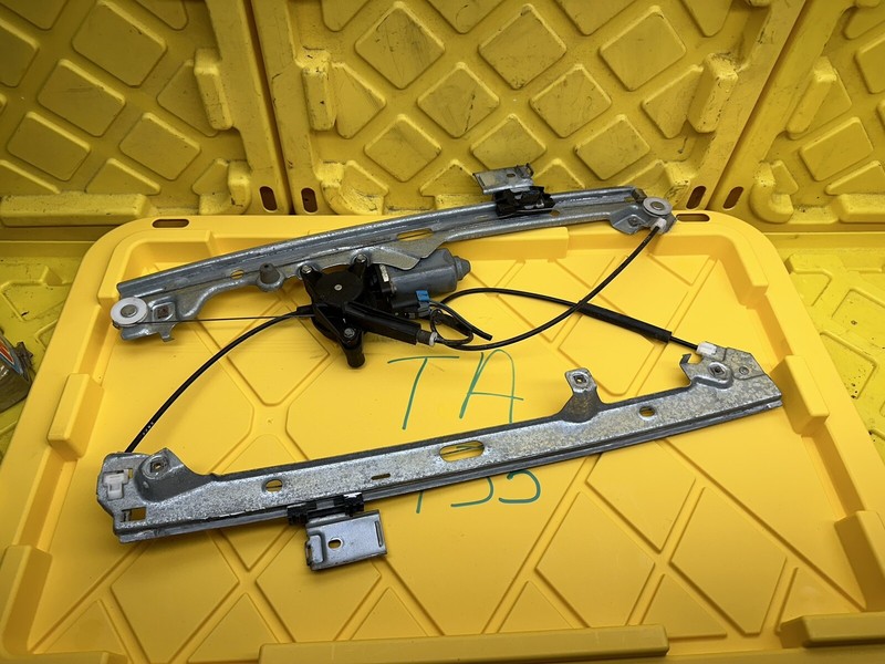 2004 Chevy TahoeWindow Motor/ Regulator Front Passenger