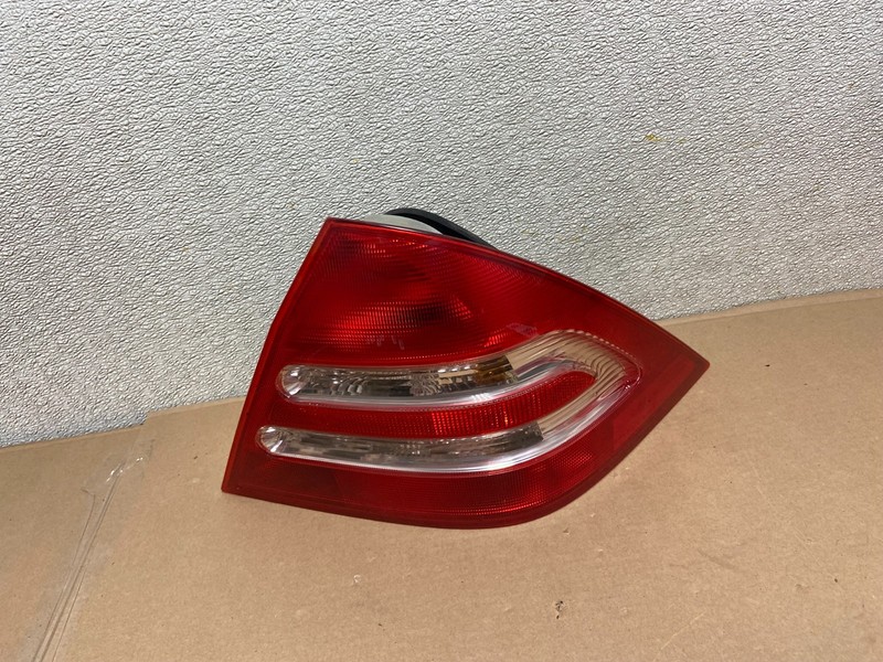 2001-2004 Mercedes-Benz C230 C240 W203 C-Class Right Passenger Tail Light AA9849