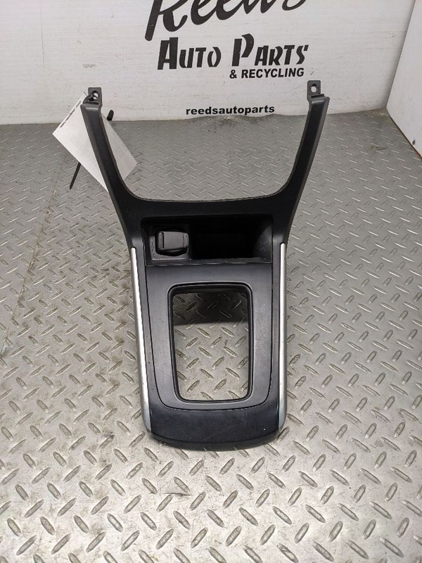 2015 - 2019 NISSAN SENTRA CONSOLE CENTER SHIFTER TRIM BEZEL 96941-3YU1A1164146