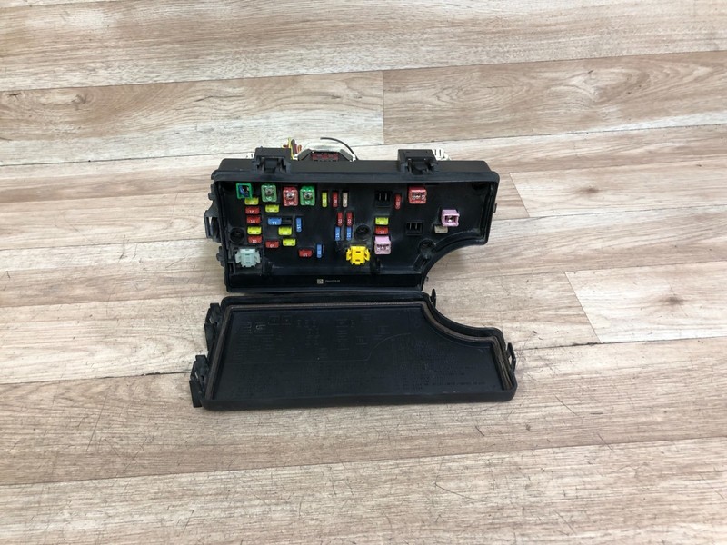 CHRYSLER PT CRUISER OEM FRONT SAM FUSE BOX RELAY FUSES ASPEN BLOCK 06-10 3