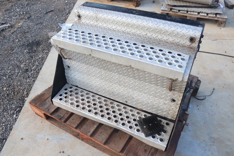 2012 12 KENWORTH T800 CUMMINS BATTERY BOX W/ AIR TANK OEM