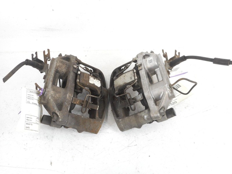 Volkswagen Passat Front Brake Caliper Pair Left Right 8 Cylinder OEM 2002-2004