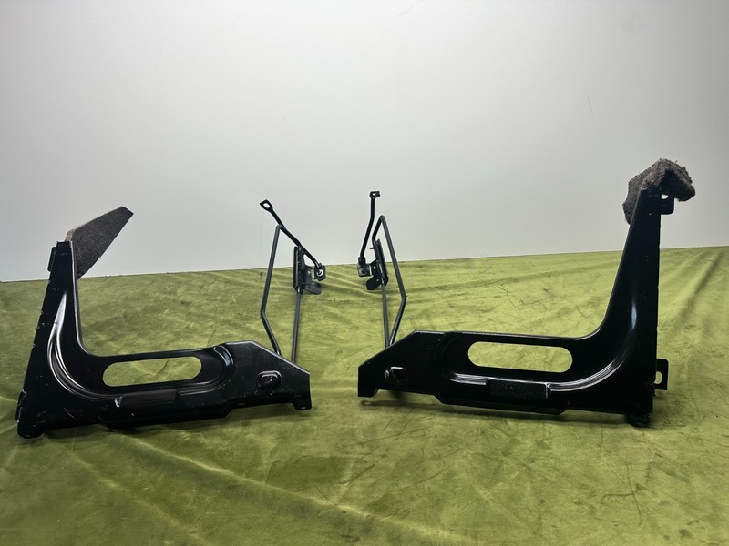 07-10 Saturn Sky Red Line Upper Fender Bracket Support Right & Left SET OEM
