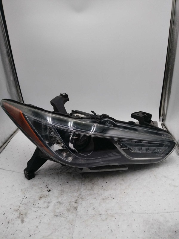 2019 INFINITI QX60 Right Headlight Assembly Black OEM 675243 104K Miles