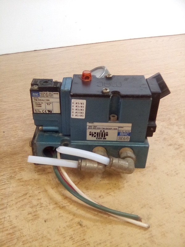 Mac 82A-AC-000-TM-DAAP-1DA Pneumatic Valve Manifold W/ Ross 5211C2005