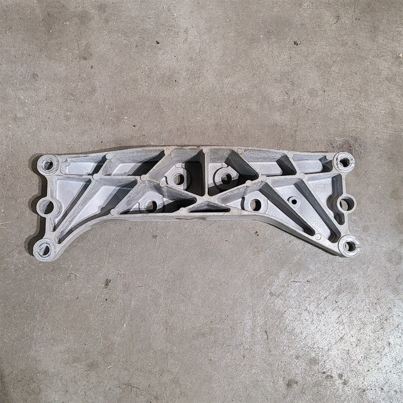 10-15 Camaro SS Automatic Transmission Crossmember Mount Bracket Aa7459