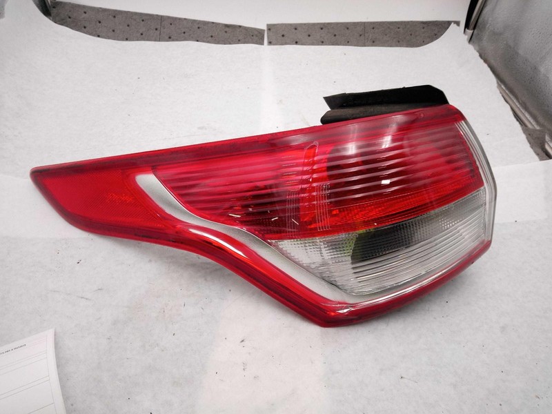 Used Left Tail Light Assembly fits: 2016 Ford Escape quarter panel mounted Left