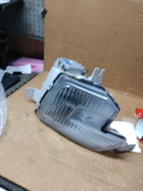 2017 Ford Explorer Left White Fog Light Assembly 269784 Used 125K Miles