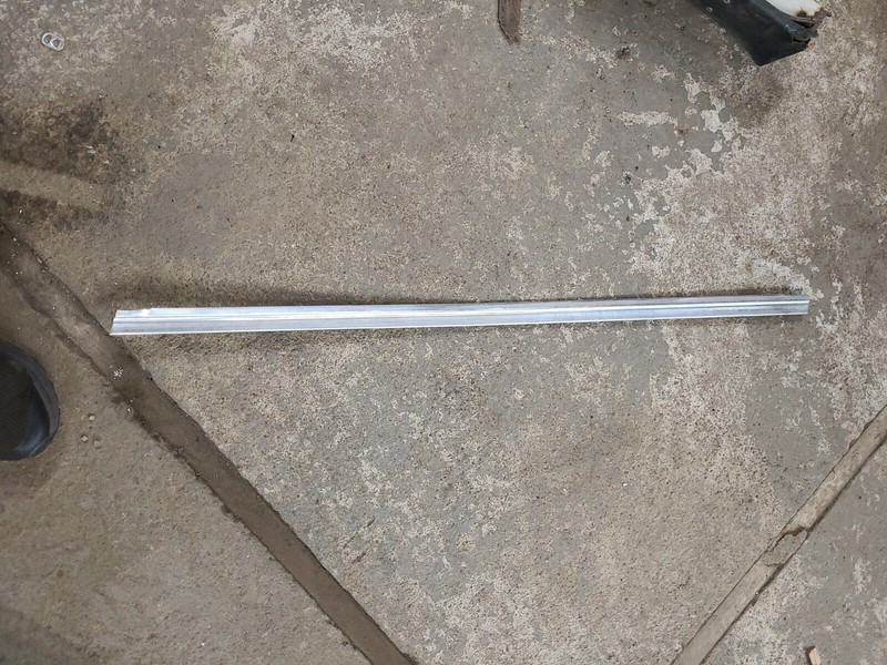 1966 MERCEDES-BENZ 250S REAR RIGHT DOOR UPPER WINDOW TRIM