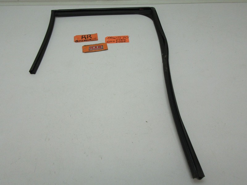 RIGHT REAR DOOR PANEL GLASS WINDOW RUN TRACK RUBBER SEAL STRIP WEATHER MOLDING R
