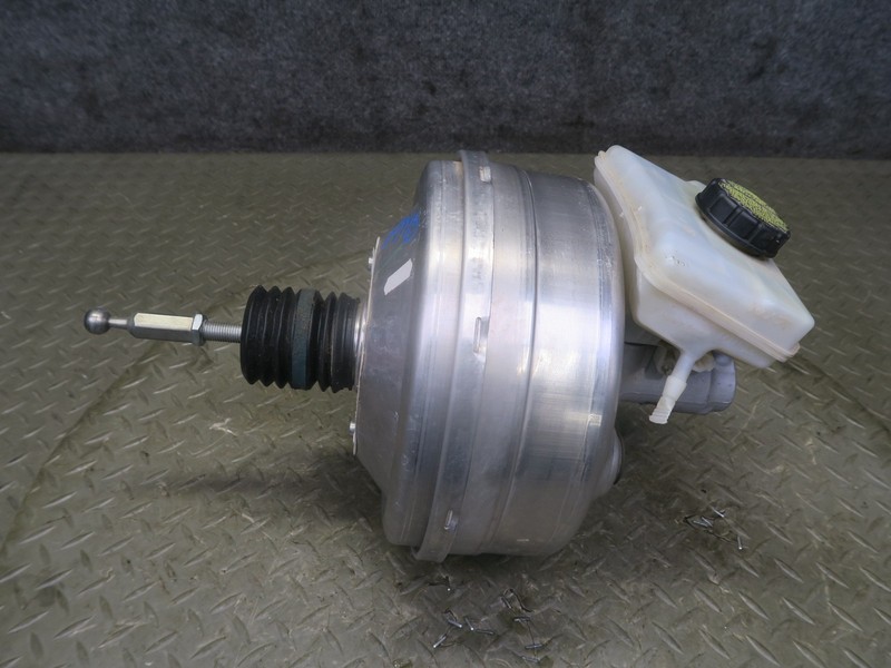 2015-2018 PORSCHE MACAN BRAKE MASTER CYLINDER BOOSTER FLUID RESERVOIR