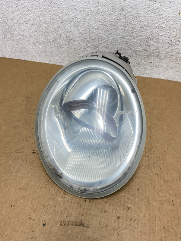 1998 to 2005 Volkswagen Beetle Right Passenger Side Headlight OEM AE4826 DW
