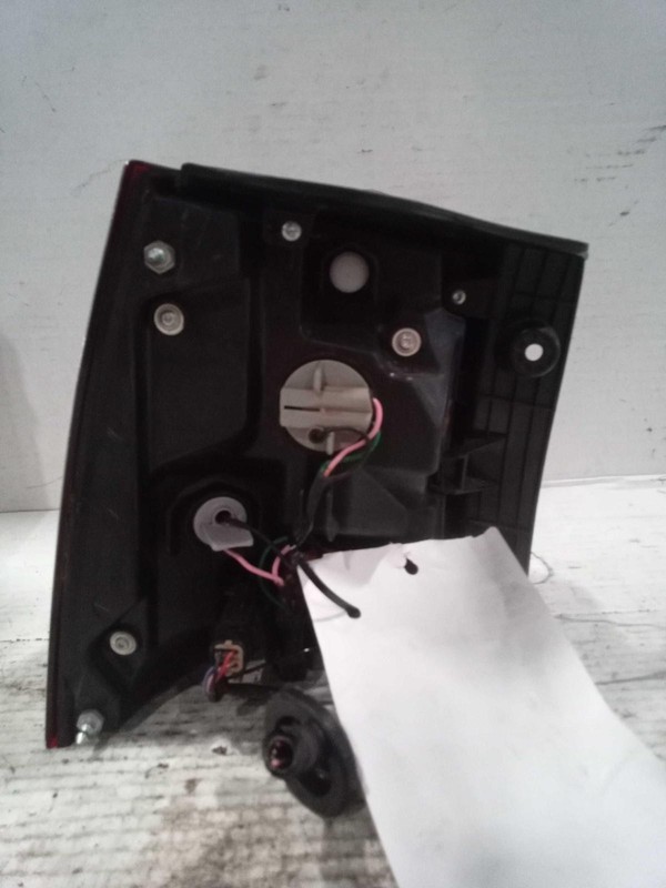 2015 KIA SORENTO Right Tail Light Assembly White OEM 23732 Used 108K Miles