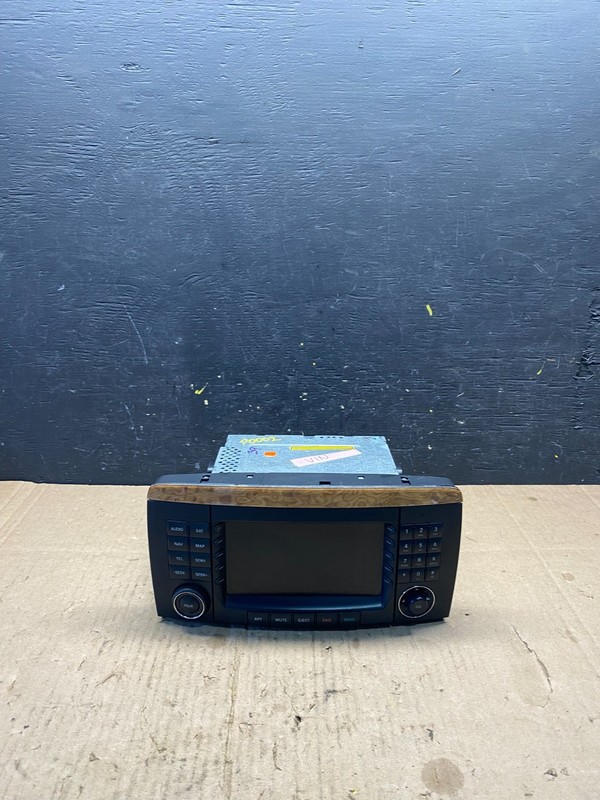 2006-2009 Mercedes W251 R350 Head Command Navigation Radio Player P0002 DG