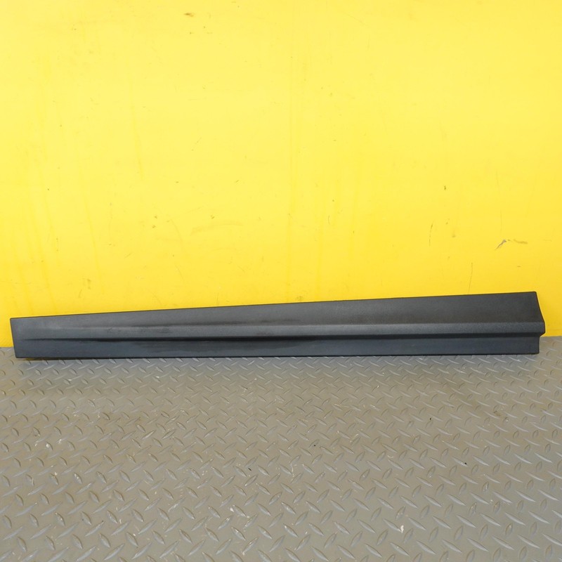 2021-2023 CHEVROLET BOLT EV FRONT LEFT SIDE DOOR LOWER MOLDING OEM 42733635