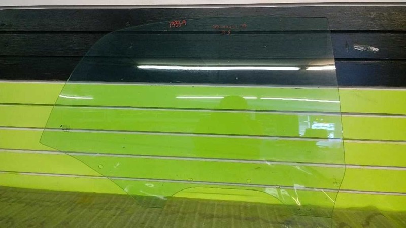 97DIAMANTE ES SDN PASSENGER RIGHT REAR WINDOW DOOR GLASS OEM 1333-9