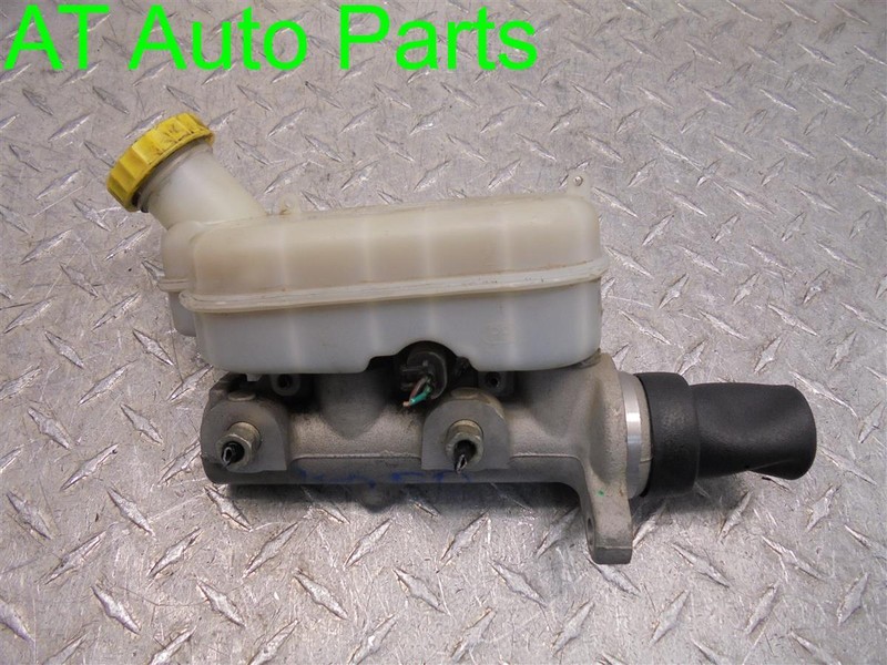 06 07 TOWN & COUNTRY CARAVAN 3.3L BRAKE MASTER CYLINDER