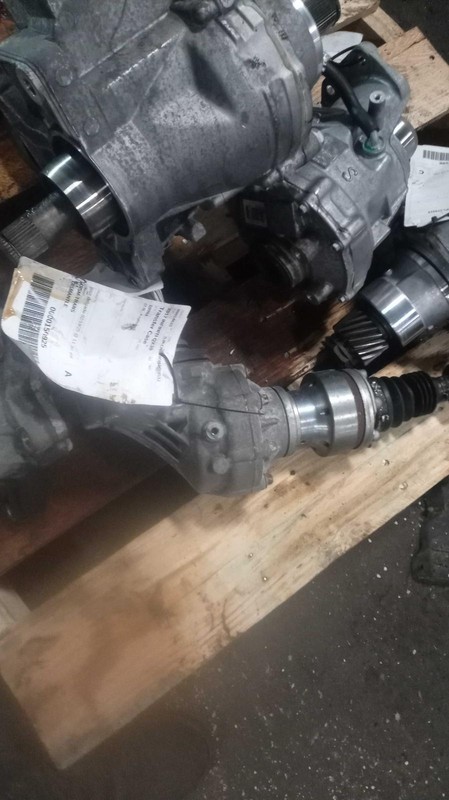 2017 INFINITI QX30 Transfer Case Assembly OEM 77K Miles 33100HG00B