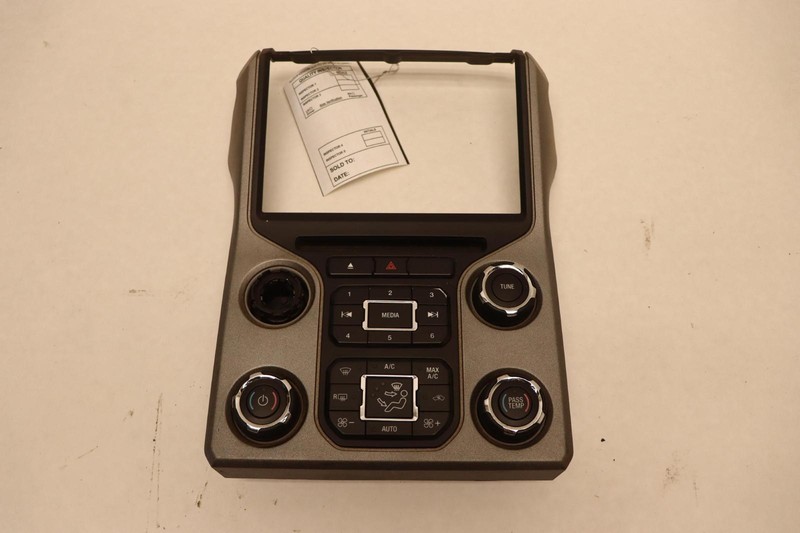 2013-2016 FORD F250 SD CREW CAB RADIO MEDIA & CLIMATE FACE CONTROL PANEL OEM