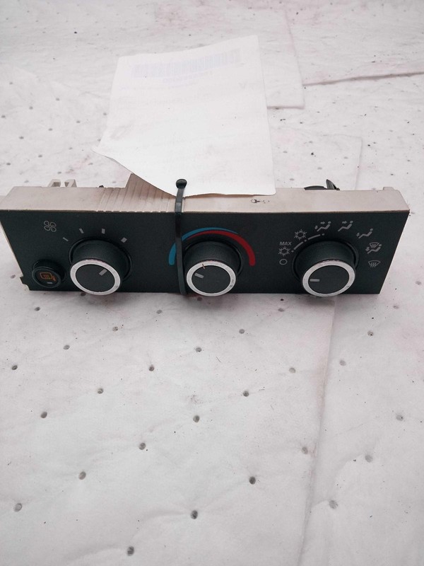 Used A/C Selector Switch fits: 2022 Chevrolet Express 2500 van dash mounted w/o