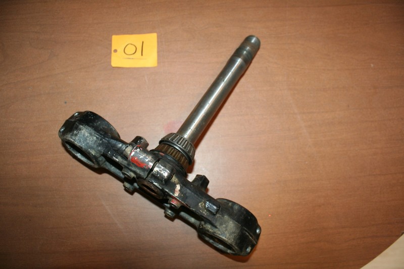 1984 Honda CR 250R Triple Tree Steering Stem Lower Clamp OEM 84B