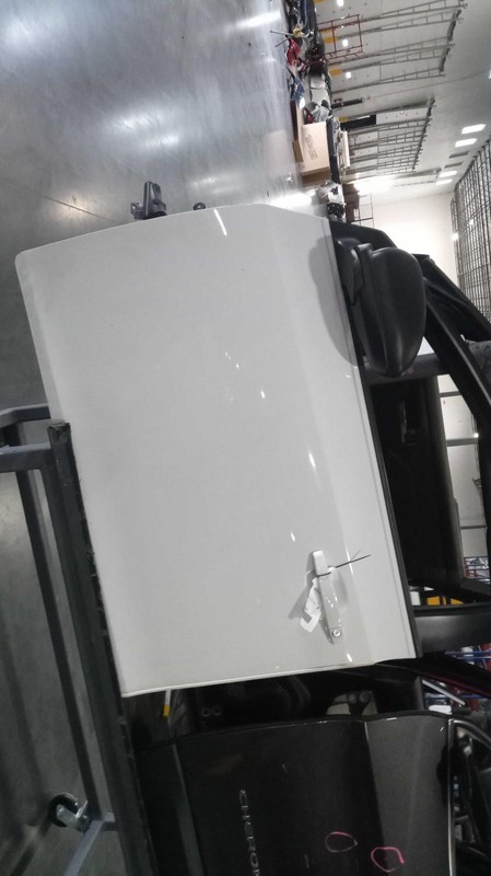 2015 Chevrolet Cruze Left Front Door White OEM 560586 135K Miles