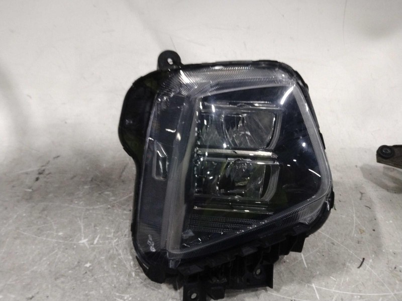 2022 Hyundai Tucson Right Headlight Assembly LED Red 35K Miles OEM