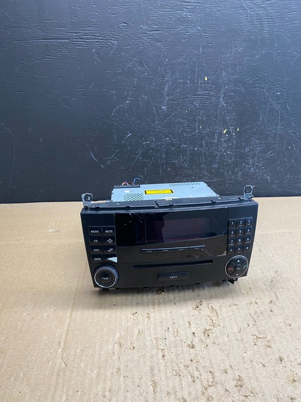 2005 2006 2007 Mercedes W203 C230 C240 Head Radio CD Player Stereo AB9646DG