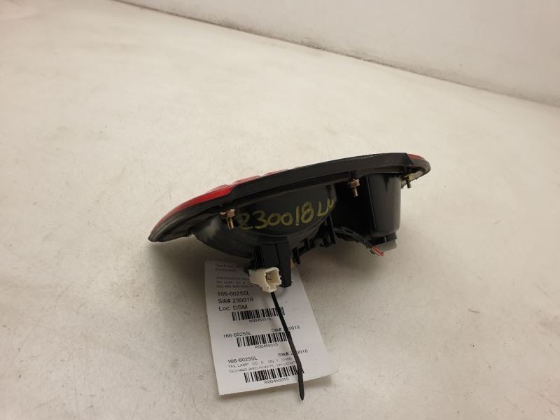 98-02 LEXUS LX470 DRIVER SIDE LEFT REAR TAIL LIGHT