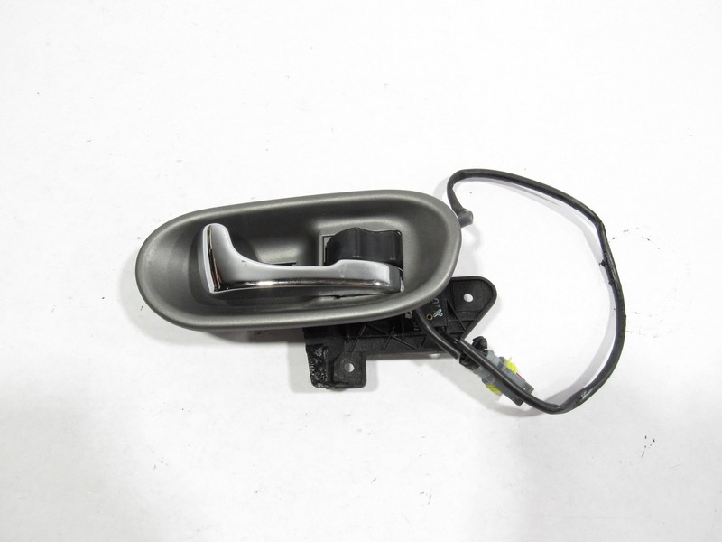 02-06 Maserati Coupe GT 2004 Front Right Door Interior Handle W/ Cover |
