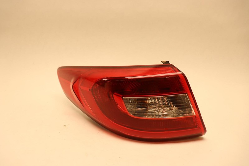 2015-2017 HYUNDAI SONATA REAR LEFT DRIVER SIDE QUARTER PANEL TAIL LIGHT LAMP OEM