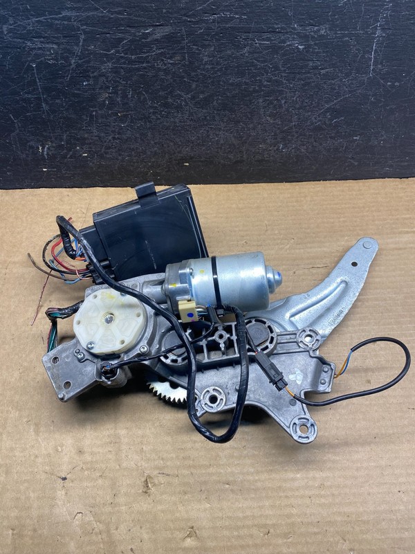 2009 to 2016 GMC Acadia Rear Trunk Liftgate Power Motor Actuator OEM AD9815 DG
