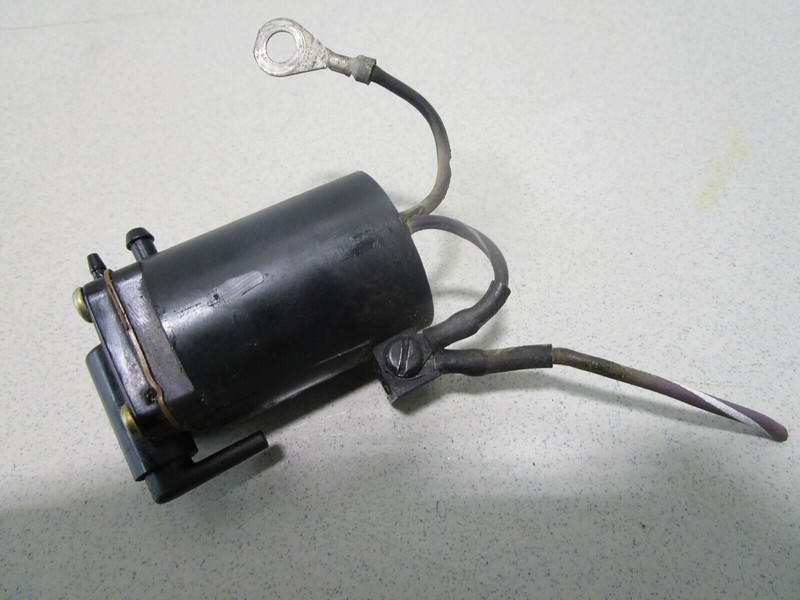 0582111 582111 Evinrude Johnson Primer Solenoid Assembly