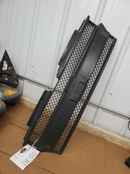 Grille With Full Width Grille Bar Fits 02-09 TRAILBLAZER 286709