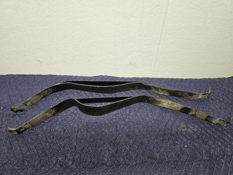 2009 SUBARU IMPREZA FUEL GAS TANK HOLDER STRAPS 2 COUNT OEM